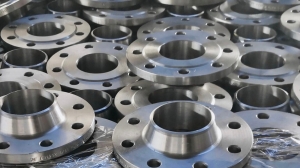 Blind Flanges vs. Weld Neck Flanges: A Comparative Analysis